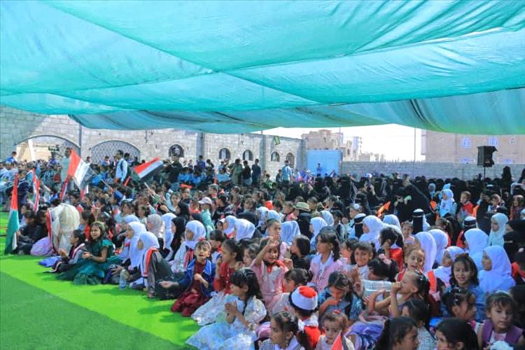 مدارس التفوق الحديثة بمأرب تحتفي بذكري ثورتي 26 سبتمبر و14 أكتوبر وتفتتح ملعبًا رياضيًا جديدًا