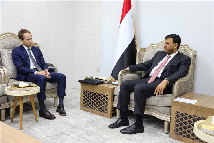 الدكتور عبدالله العليمي يستقبل نائب رئيس مجموعة الأزمات الدولية