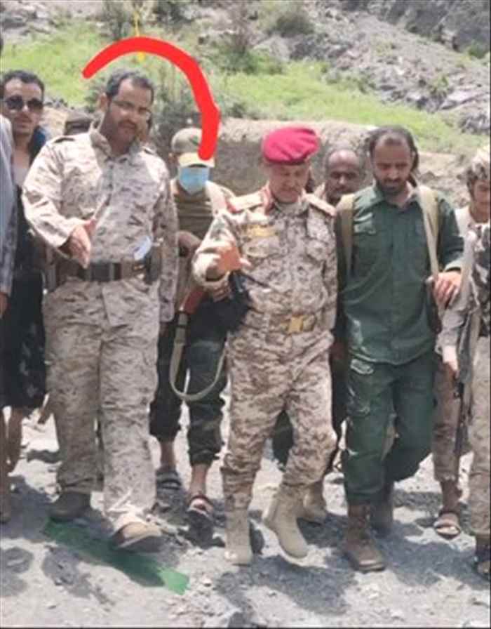 انشقاق قائد لواء حوثي وانضمامه إلى القوات الحكومية في تعز