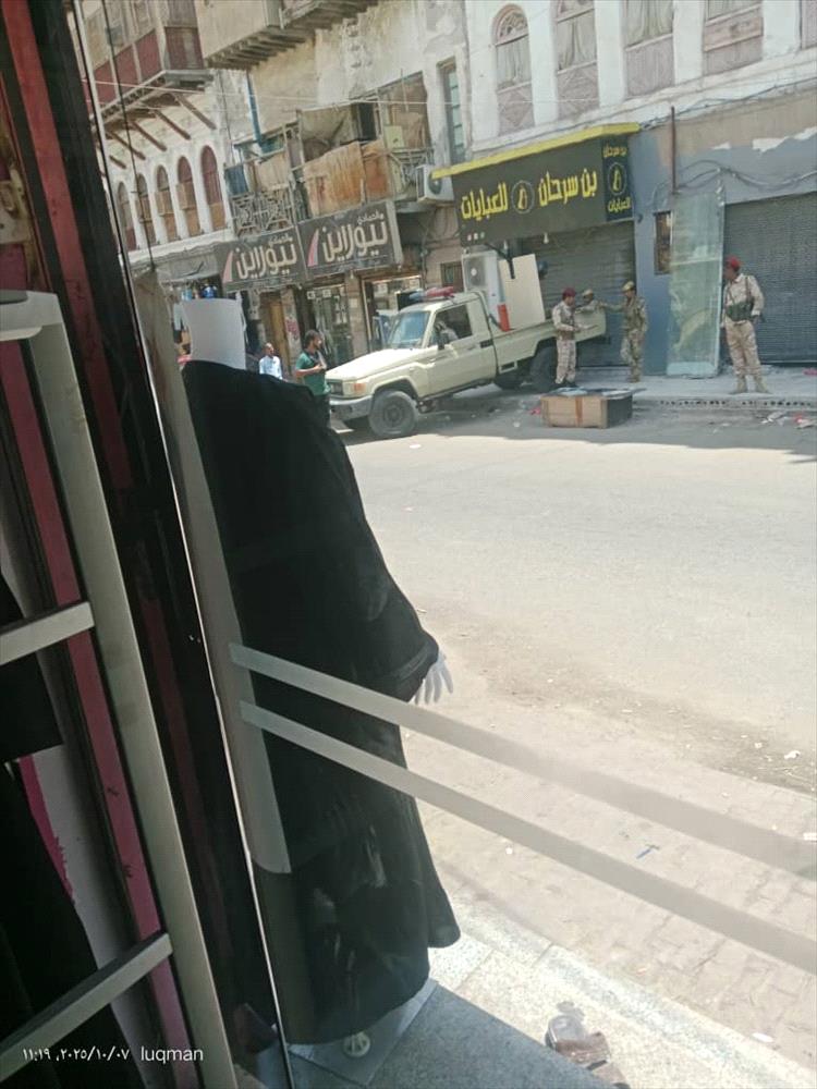 عاجل : الشرطة تبدأ فتح الخزنة الغامضة في كريتر بحضور النيابة العامة