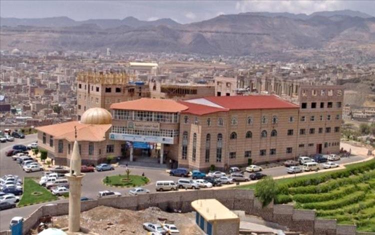 إدارة حوثية في جامعة العلوم بصنعاء تفرض خصماً على الرواتب وتقليصاً للدوام.. أكاديميون يصفون القرار بـ"التعسفي والمجحف"