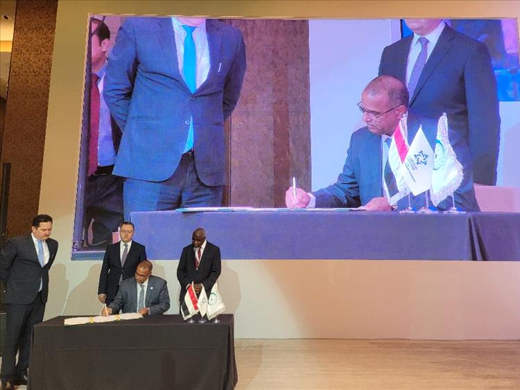 التوقيع على النظام الأساسي لمركز منظمة التعاون الإسلامي في الدوحة بقطر
