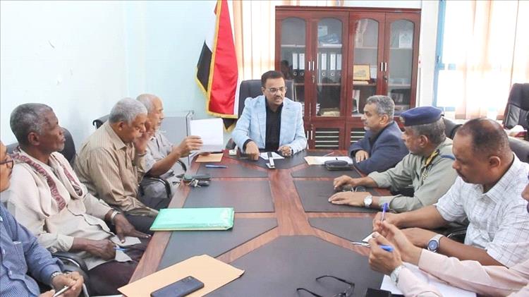 الأمين العام لمحلي حضرموت يرأس لقاءً لمناقشة تنظيم أوضاع العمالة الأجنبية بالمحافظة