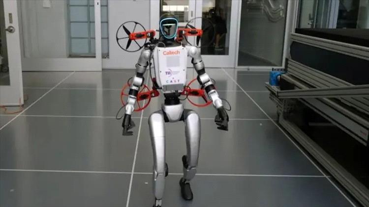 يمشي ويطير.. "كالتيك" تطلق روبوت متحول بذكاء يفوق الإنسان