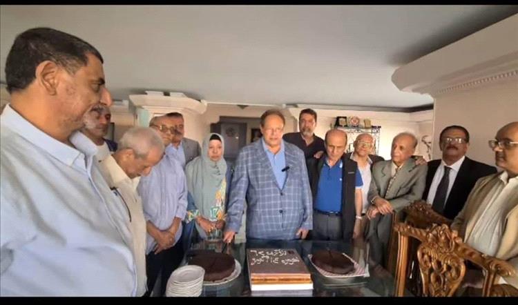 القاهرة.. الأستاذة آمنة محسن رئيسة اتحاد نساء أبين ورئيسة مبادرة "معًا للسلام" تلتقي الرئيس علي ناصر محمد