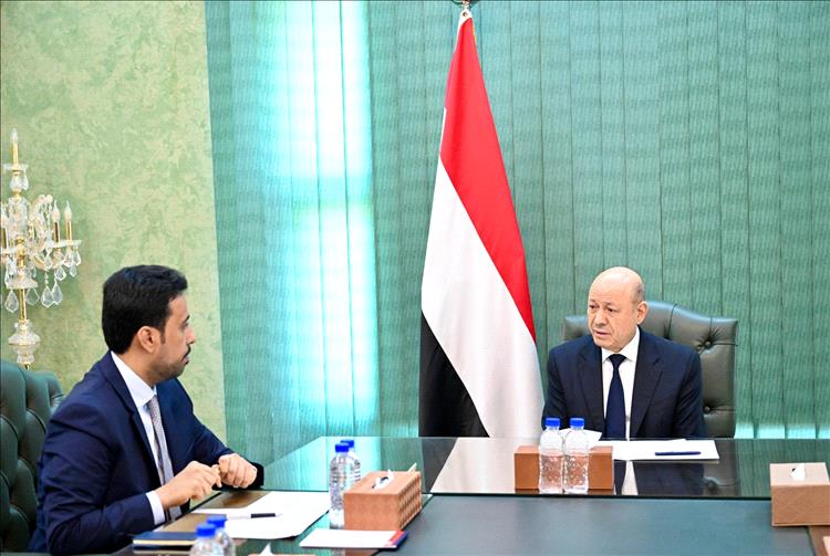 القيادة الرئاسية وهيئة التشاور...توافق على دعم الحكومة والإصلاحات الوطنية