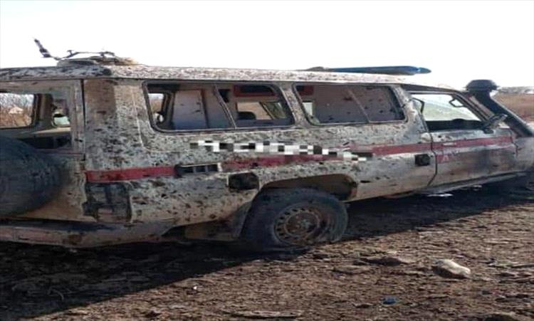 استشهاد مسعف طبي وإصابة آخر باستهداف طائرة مسيّرة حوثية لسيارة إسعاف في الضالع