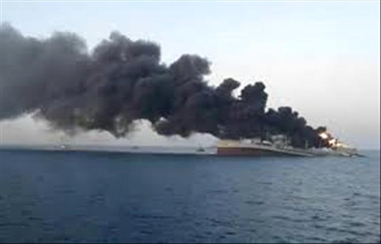 عاجل.. تفاصيل أولية لانفجار ناقلة نفط قبالة سواحل مدينة أحور بأبين.. والبحث جارٍ عن الطاقم