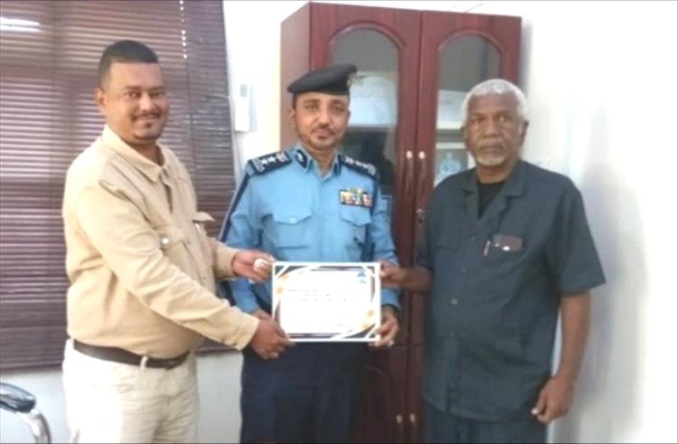 تقديراً لجهودة .. منتدى أصدقاء الإعلاميين والصحفيين يكرم العقيد فائز العامري