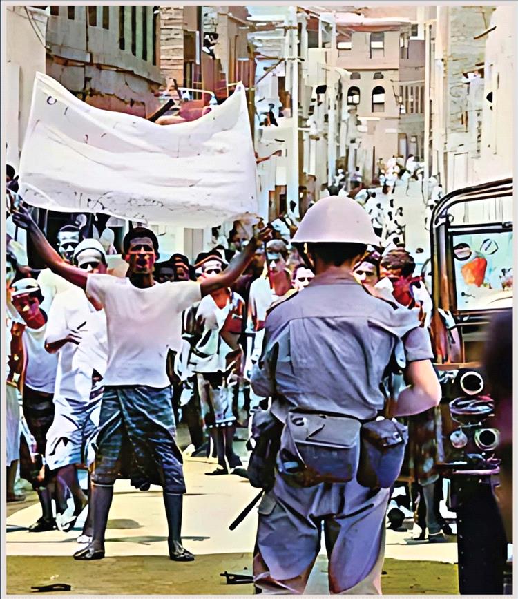 ماذا قالت الشخصيات والنشطاء والعامة عن ذكرى 14 أكتوبر المجبدة؟