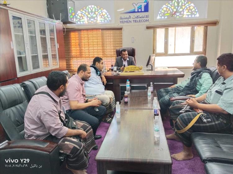 وكيل محافظة أبين يزور فرع الاتصالات ويطّلع على سير تنفيذ مشاريع "فورجي يمن نت" في عدد من المديريات