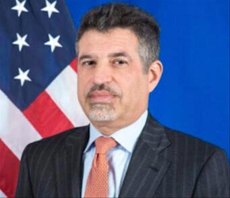 السفير الأميركي: احتجاز الحوثي للموظفين المدنيين وتلفيق الأدلة ضدهم هو انتهاك صارخ للكرامة الإنسانية