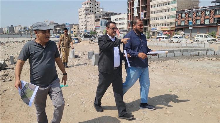مدير عام المنصورة يدشن مشروع "إنشاء متنفس مثلث دوار السفينة بشارع التسعين"