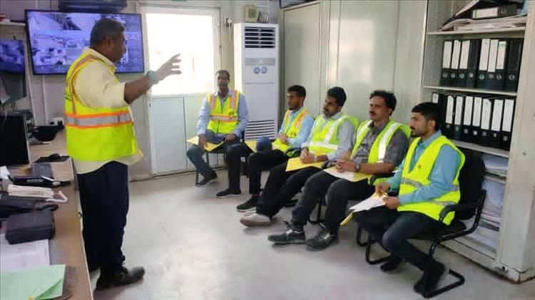 شركة النفط بعدن تُدشّن دورتين تدريبيتين في مجالي تموين الطائرات والشرائح الإلكترونية