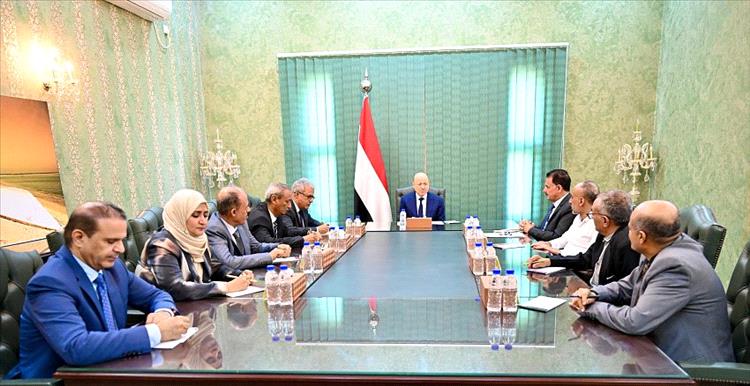رئيس مجلس القيادة يؤكد أن العدالة في تعز ماضية كمسار مؤسسي شامل