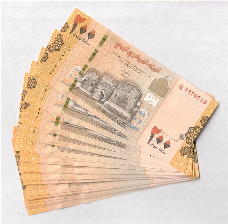 خبير اقتصادي: البنك المركزي متورط ضمنيًا في أزمة رفض التعامل بفئة الـ200 ريال