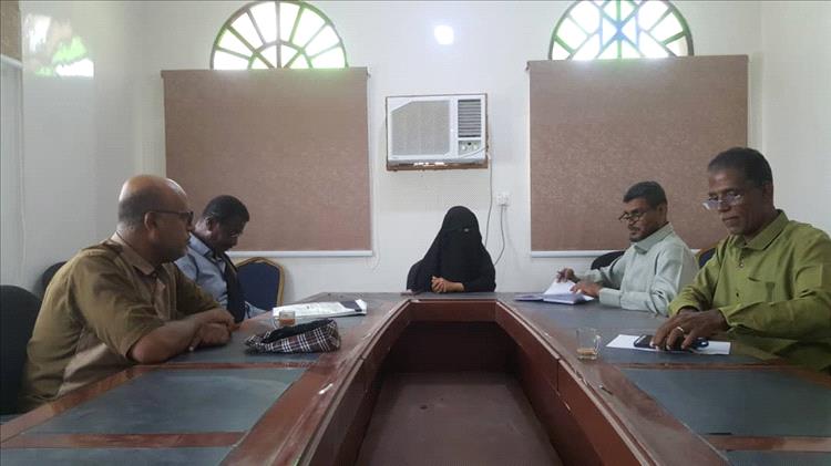 حضرموت.. مجلس إدارة مؤسسة الأحقاف التنموية يناقش كيفية تنفيذ دورة تدريبية لطالبات السكن الجامعي