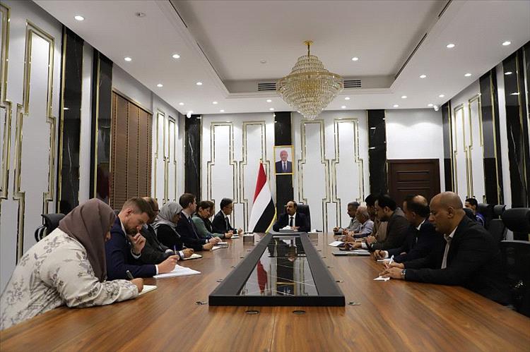 محافظ حضرموت يبحث مع وفد من مكتب المبعوث الأممي الأوضاع في المحافظة وجهود إحلال السلام