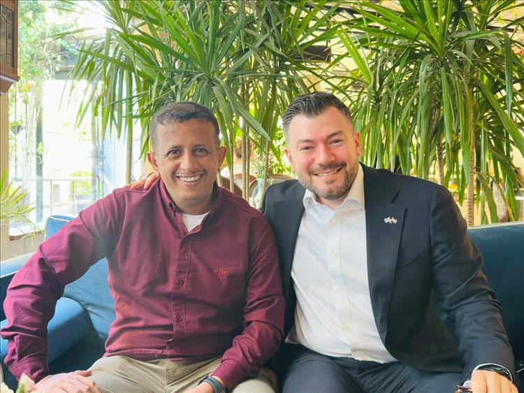 روس مكبارتلاند يشيد بفتحي بن لزرق ويؤكد دعم المملكة المتحدة لحرية الصحافة