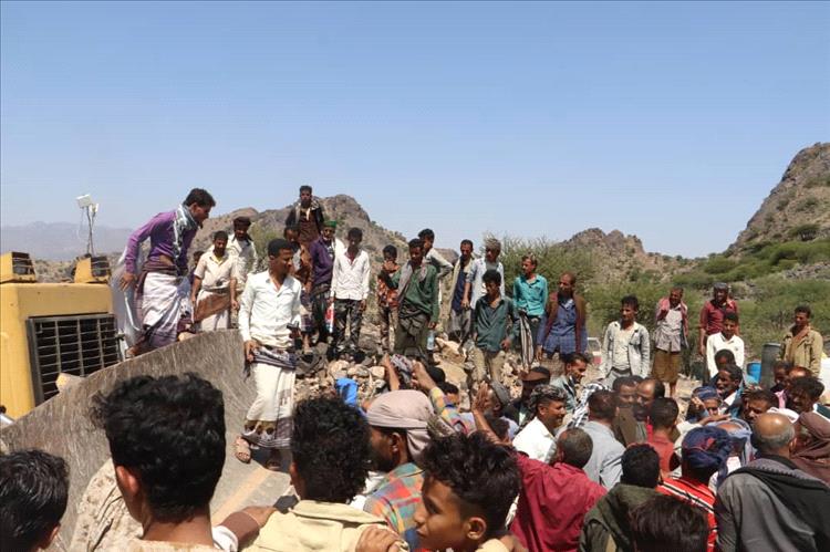 الضالع... تدشين العمل في مشروع طريق "الحقل – الجبل" بجهود مجتمعية ذاتية