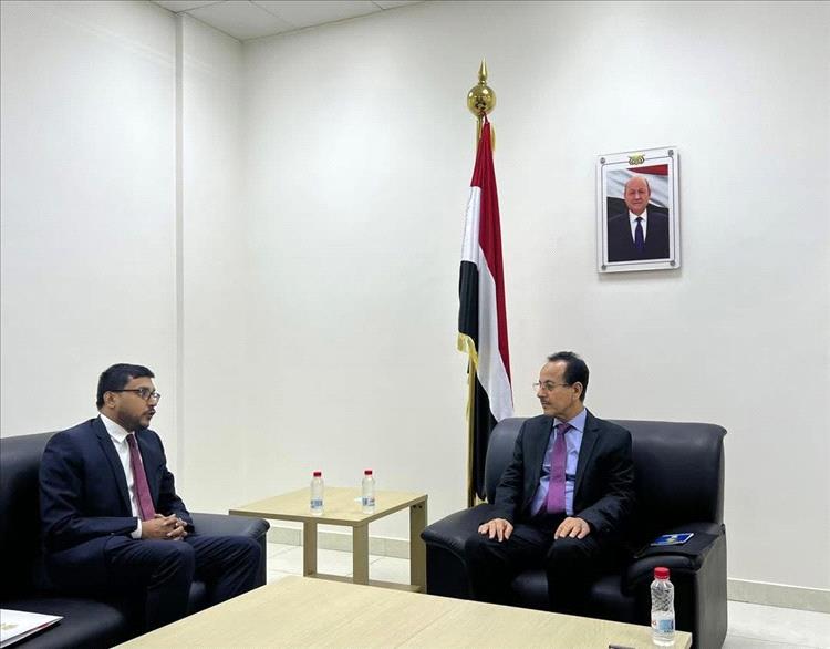 مستشار وزير الخارجية يبحث مع نائب رئيس البعثة الهندية تعزيز التعاون الاقتصادي والتجاري والثقافي