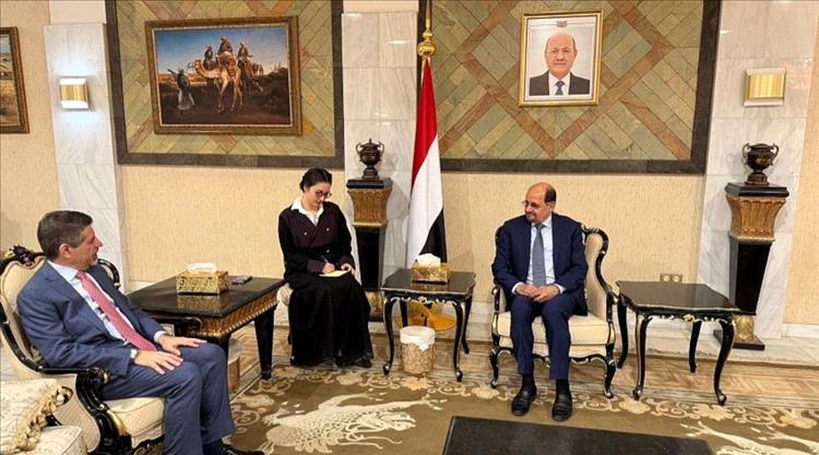 الزنداني يبحث مع السفير الأمريكي التهديدات الحوثية للملاحة وجهود دعم الاستقرار في اليمن