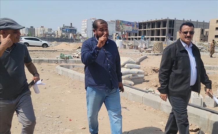 مدير عام المنصورة يتفقد مستوى إنجاز مشروع "إنشاء حديقة التسعين"