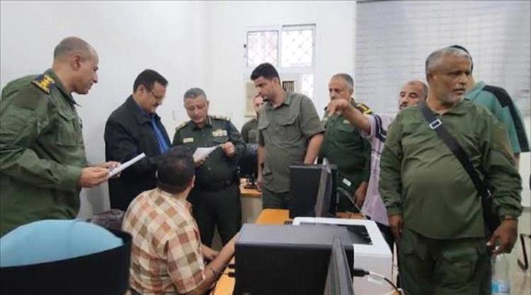القبض على موظف و5 آخرين بتهمة تزوير وثائق الأحوال المدنية بعدن