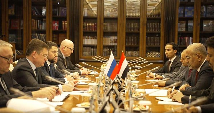 اللواء الزُبيدي يبحث مع نائب رئيس الوزراء الروسي آفاق التعاون الاقتصادي وفرص الاستثمار في اليمن