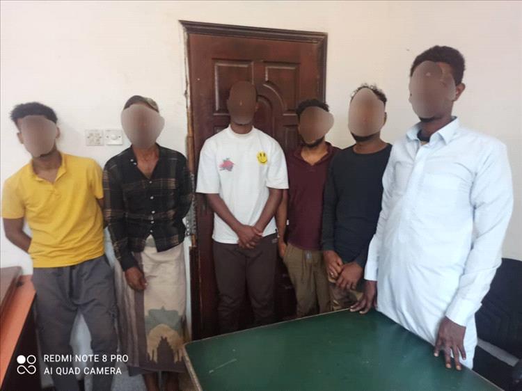 القبض على موظف و5 آخرين بتهمة تزوير وثائق الأحوال المدنية بعدن