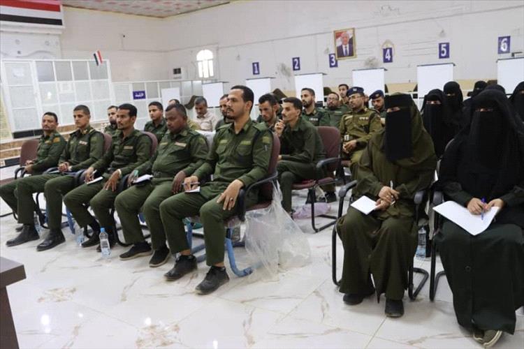 بدء دورة تأهيلية لمنتسبي مركز الاحوال المدنية بمنطقة الروضة في مأرب