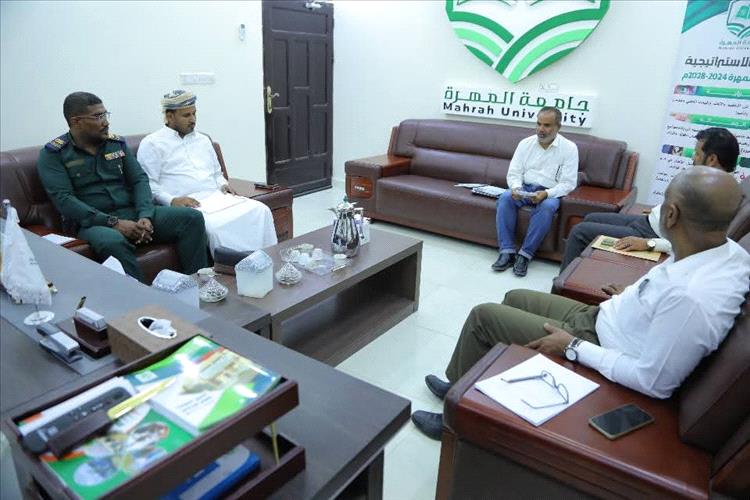 رئيس جامعة المهرة يترأس اجتماعاً للجنة المؤتمر العلمي عن المخدرات والمؤثرات العقلية ويناقش الانشطة المصاحبة لمؤتمر طرابلس 2025م.