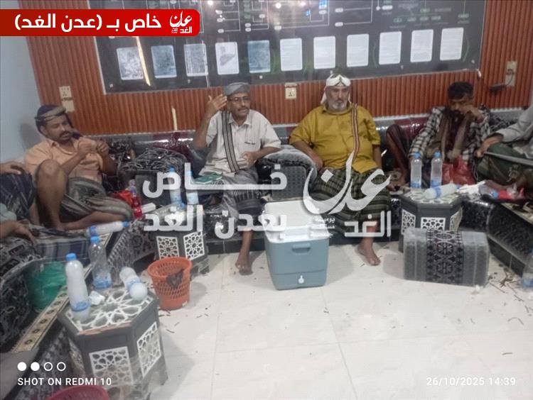 مدير عام أحور يعقد اجتماعًا مع مشايخ بأكازم لمناقشة قضايا أمنية وخدمية هامة