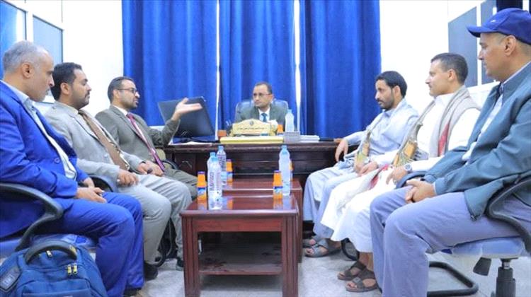 كلية العلوم التجارية والمالية بجامعة اقليم سبأ تتسلم شاشات ذكية دعماً من شركة النفط