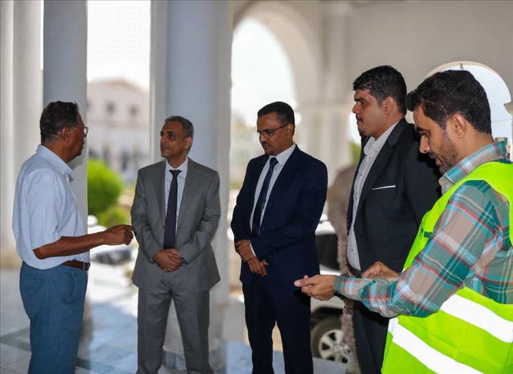 أمين عام محلي حضرموت ونائب وزير الإدارة المحلية يطلعان على جاهزية مبنى الإدارة المحلية (قصر المعين) للبدء في تدشين العمل منه قريباً