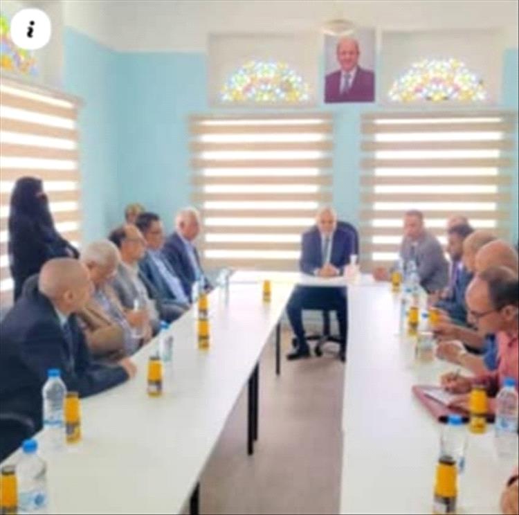 محافظ تعز يدشن العمل التجريبى بالنظام الآلي والموقع الإلكتروني لمكتب الضرائب