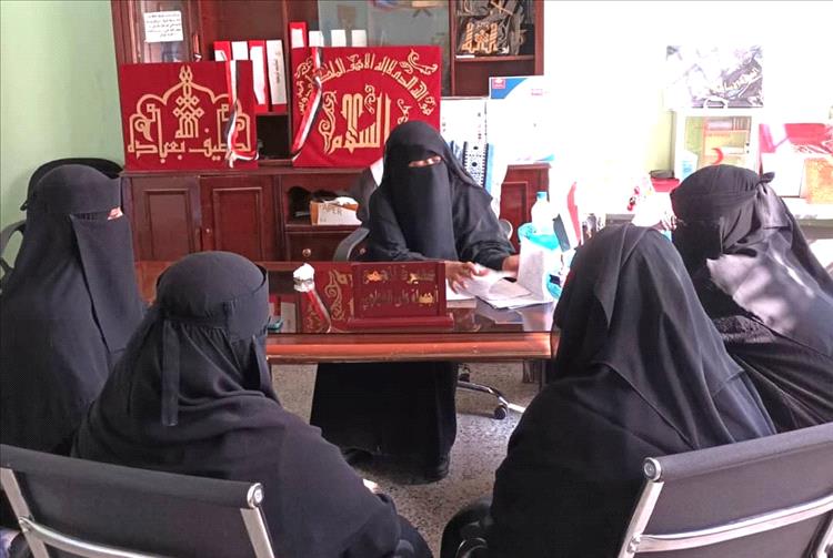 تعز.. اجتماع تربوي بمدرسة الحمزة لتعزيز الانضباط ومتابعة تحصيل الطالبات