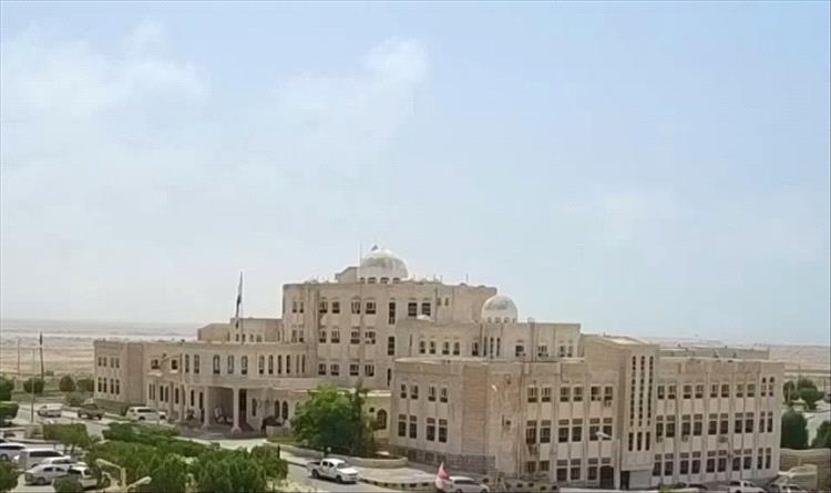 السلطة المحلية بالمهرة: لن تتهاون مع أي محاولات تهدف إلى زعزعة استقرار المحافظة