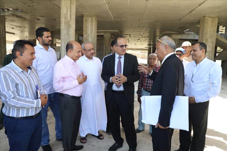 وزير الصحة يتفقد سير الأعمال الإنشائية لمستشفى الأمل للأورام في عدن ويؤكد على اهمية المشروع و تسريع وتيرة الإنجاز
