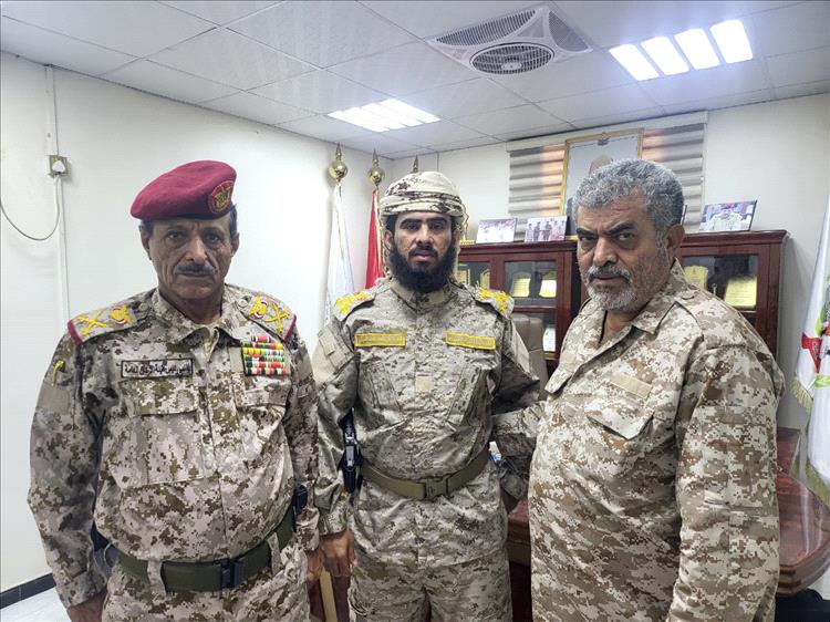 اللواء أحمد البصر يشيد بأداء وتضحيات اللواء الرابع مشاة