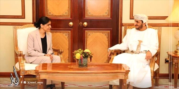 الخارجية العمانية وبريطانيا تناقشان سبل الوصول لحل سياسي في اليمن