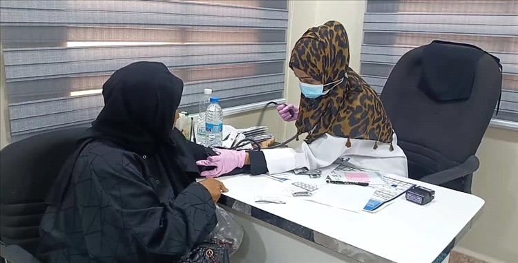 مركز عيادات معاك الدولية يواصل خدماته المجانية في المخيم الطبي لإمراض الضغط والسكر بخورمكسر