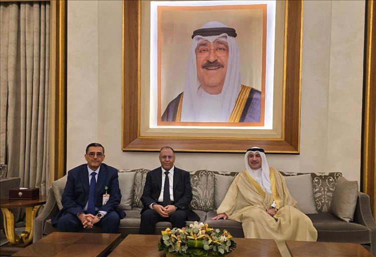 وزير الصناعة والتجارة يغادر إلى الكويت للمشاركة في الاجتماع العاشر للجنة الوزارية لشؤون التقييس