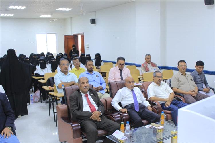 رئيس جامعة سيئون يدشن الفعالية العلمية والمعرض التوعوي بسرطان الثدي