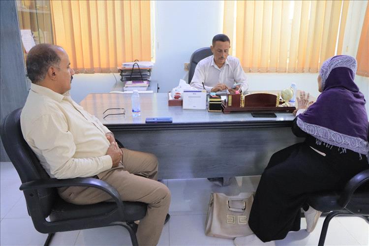 الدكتور العمودي يلتقي بالمشرف المركزي على برنامج التحصين الموسع بوزارة الصحة بسيئون