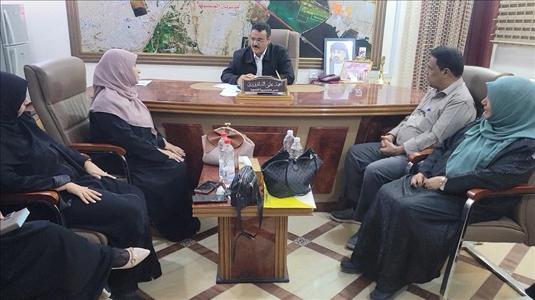 مدير عام المنصورة يناقش الإشكاليات التي تعيق العملية التعليمية بالمديرية