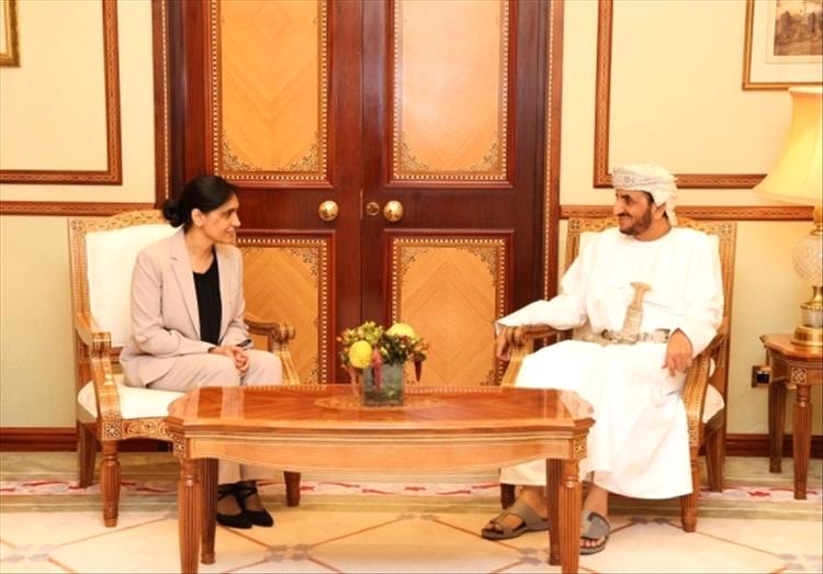 تحركات دبلوماسية مكثّفة في مسقط وعدن لتعزيز الإصلاحات الحكومية ودعم جهود السلام في اليمن