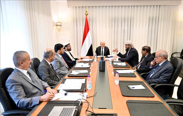 مجلس القيادة يؤكد اهمية تكامل السلطات وتقديم الدعم والحماية اللازمة للمواطنين في المحافظات غير المحررة