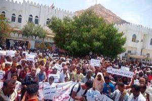 احتجاجات المعلمين في حضرموت تتواصل ومطالبات للحكومة بالاستجابة