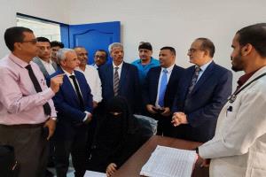 وزير الصحة ومحافظ لحج يتفقدان عدداً من المرافق والمنشآت الصحية ويناقشان تطوير القطاع الصحي